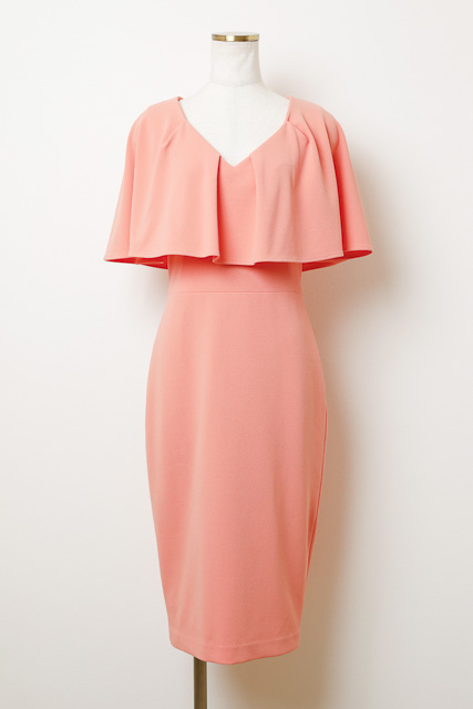 『Calvin Klein』のケープデザインドレス